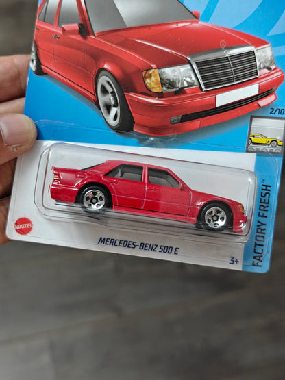 Hot Wheels Mercedes-Benz 500 E - Red (Imported)