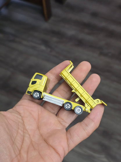 Tomica Isuzu Giga Dump Truck (Uncarded - New)