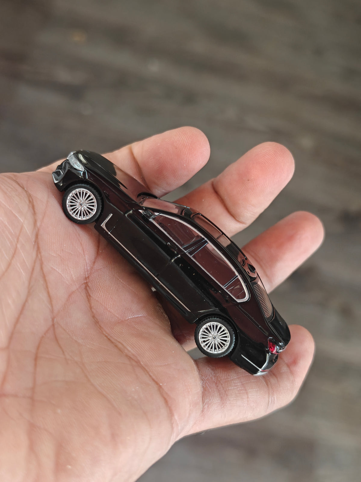 Mini GT BMW 750Li xDrive - Black Sapphire (Open Box)