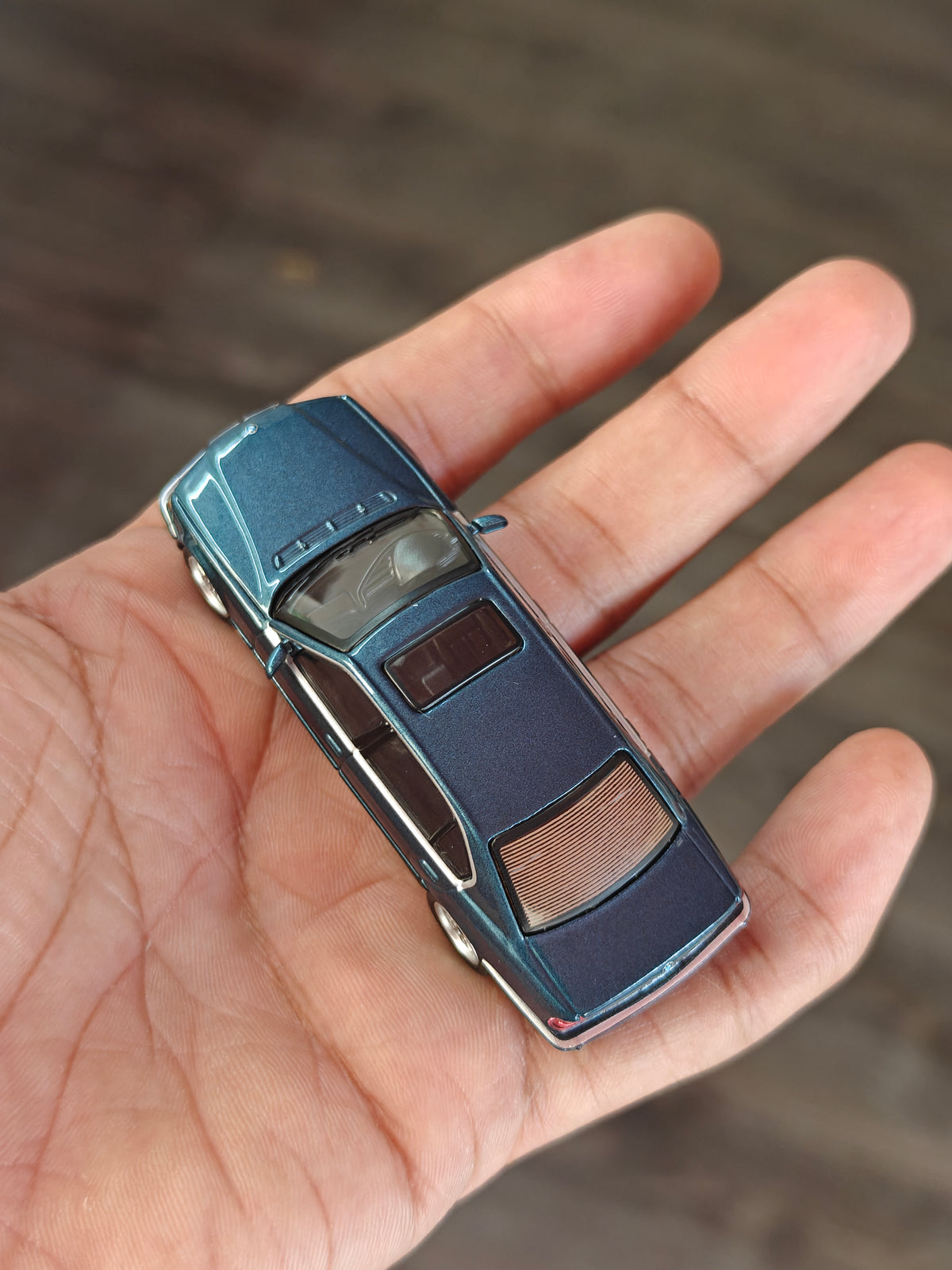 Mini GT BMW 750i L - Sorento Blue Metallic (Open Box)