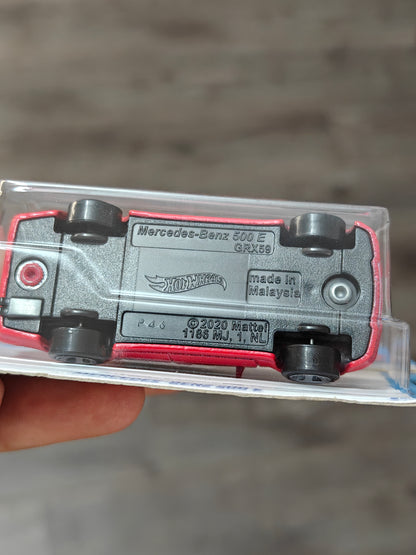 Hot Wheels Mercedes-Benz 500 E - Red (Imported)