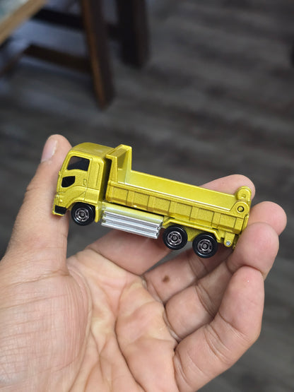 Tomica Isuzu Giga Dump Truck (Uncarded - New)
