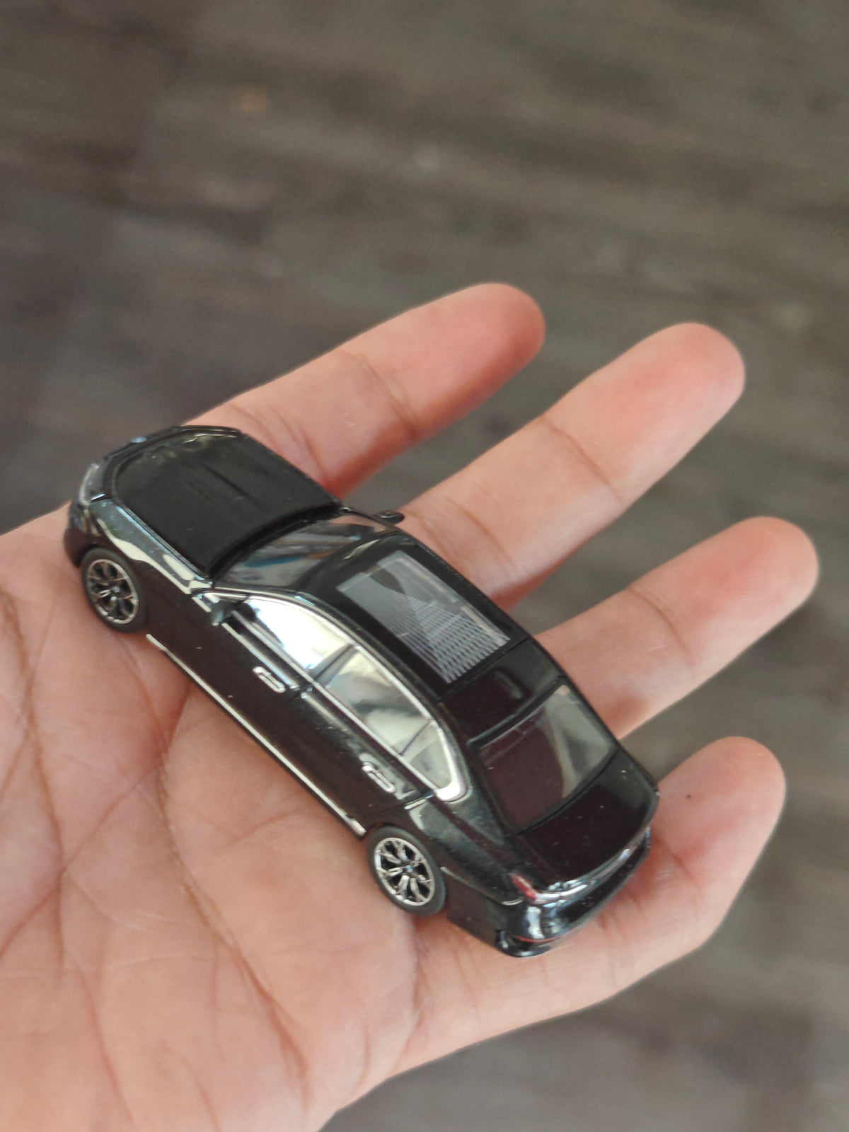 Mini GT BMW i7 xDrive60 - Black Sapphire (Open Box)