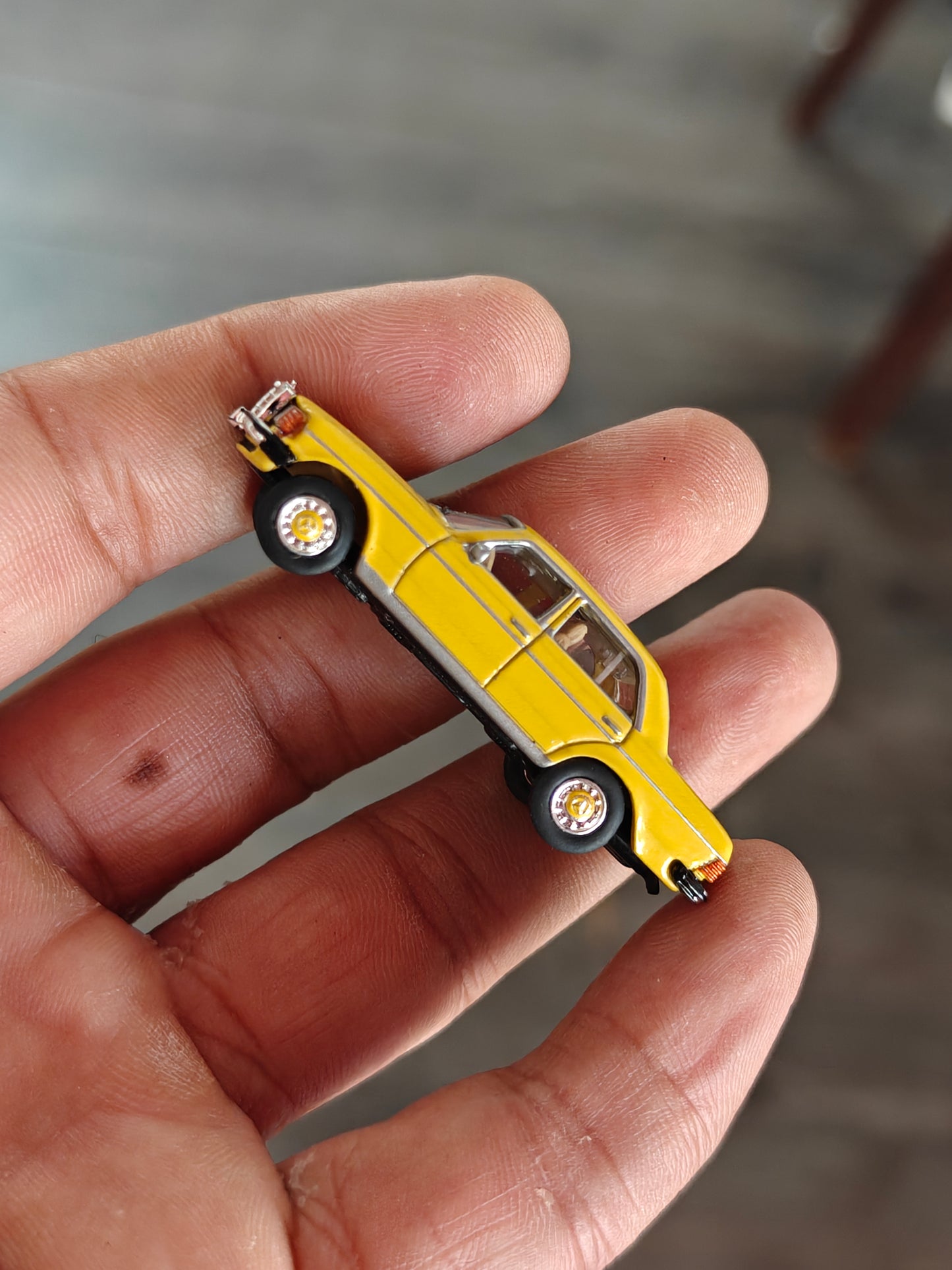 Schuco Mercedes-Benz W123 Sedan - Yellow (Uncarded)