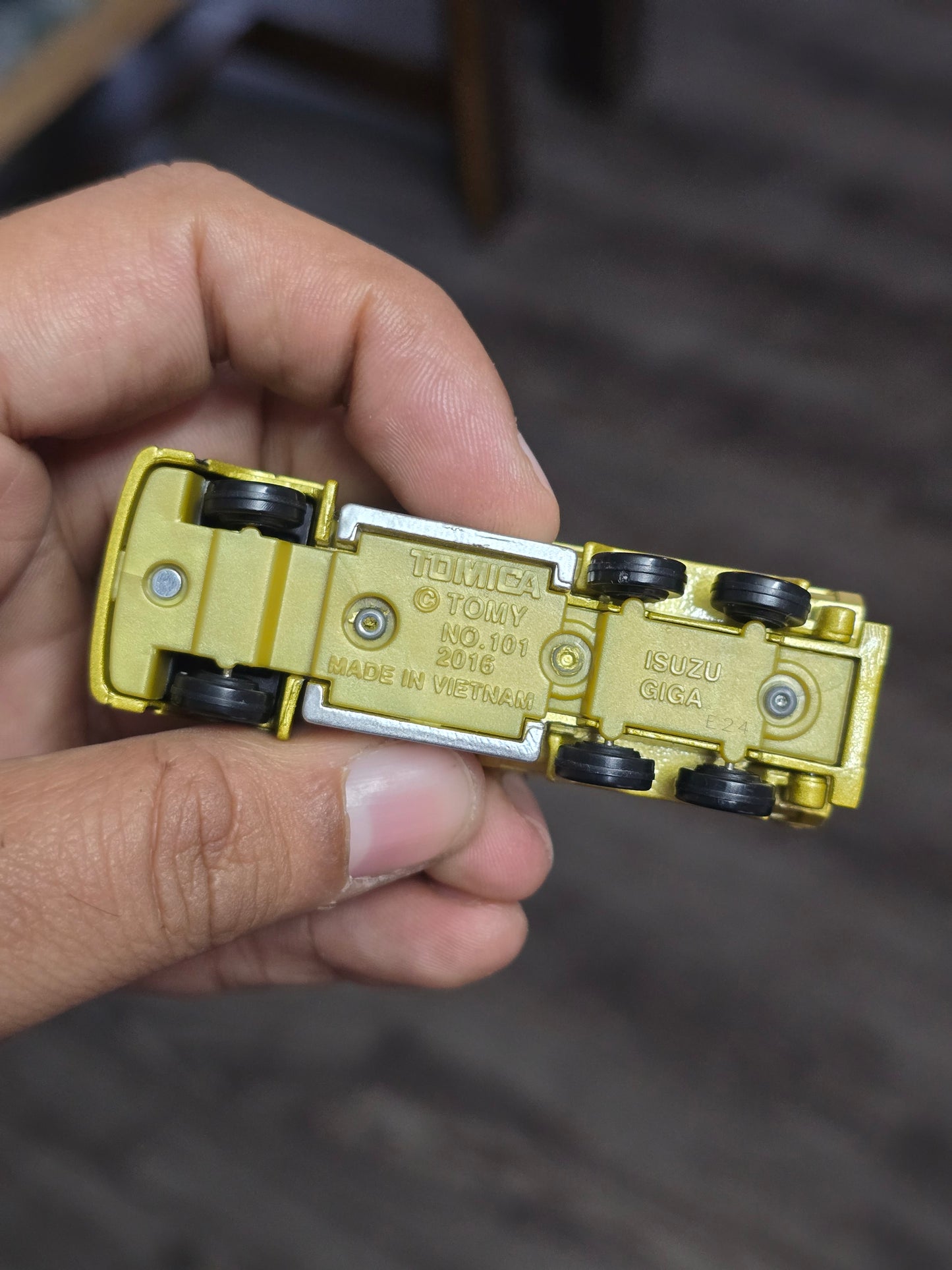 Tomica Isuzu Giga Dump Truck (Uncarded - New)