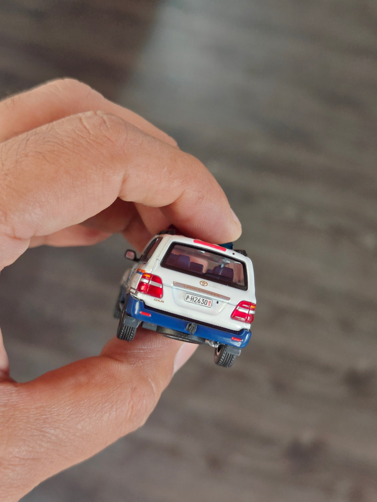 XCar Toys Toyota Land Cruiser Police - J100 Series (Open Box)
