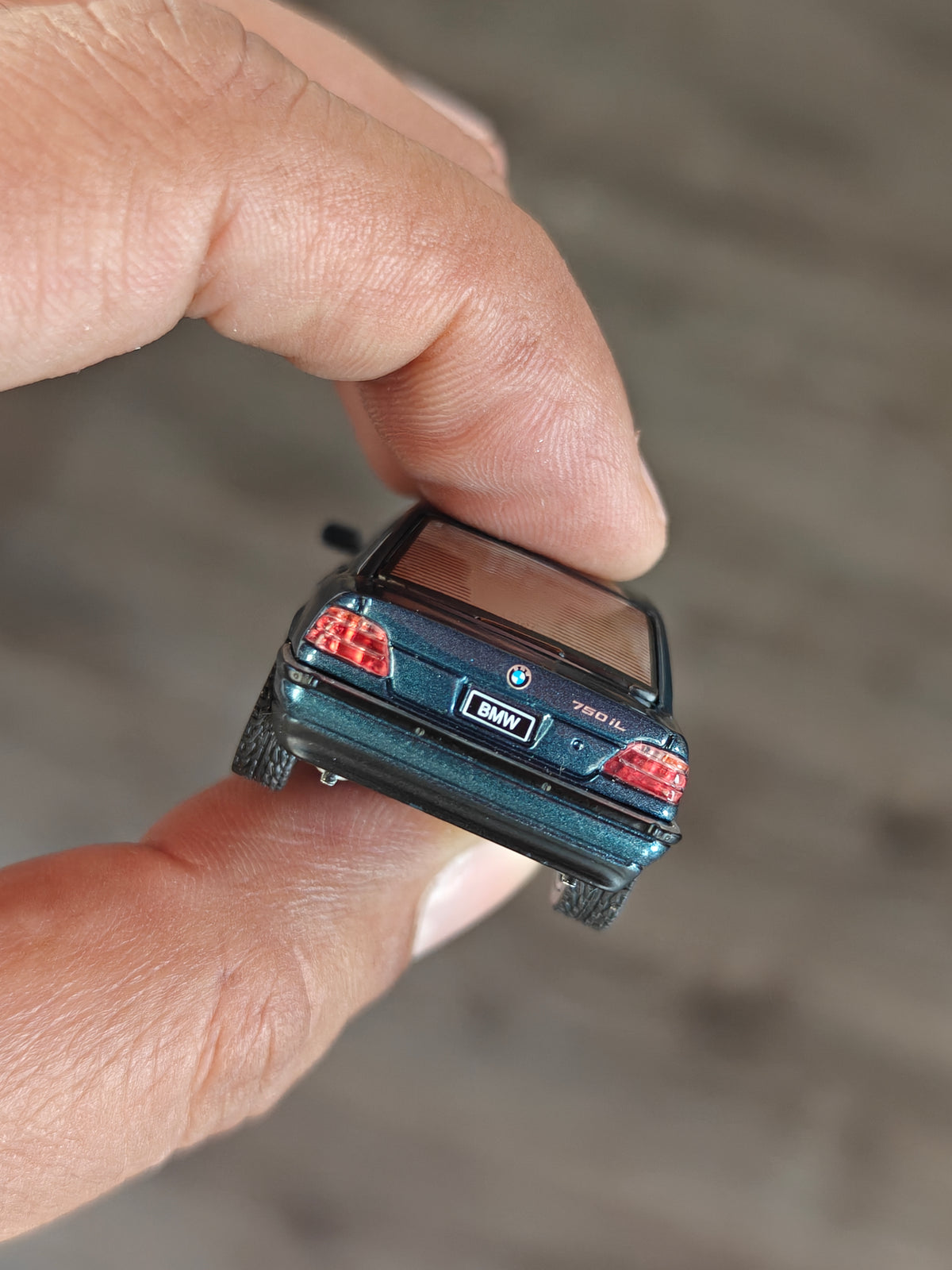 Mini GT BMW 750i L - Sorento Blue Metallic (Open Box)