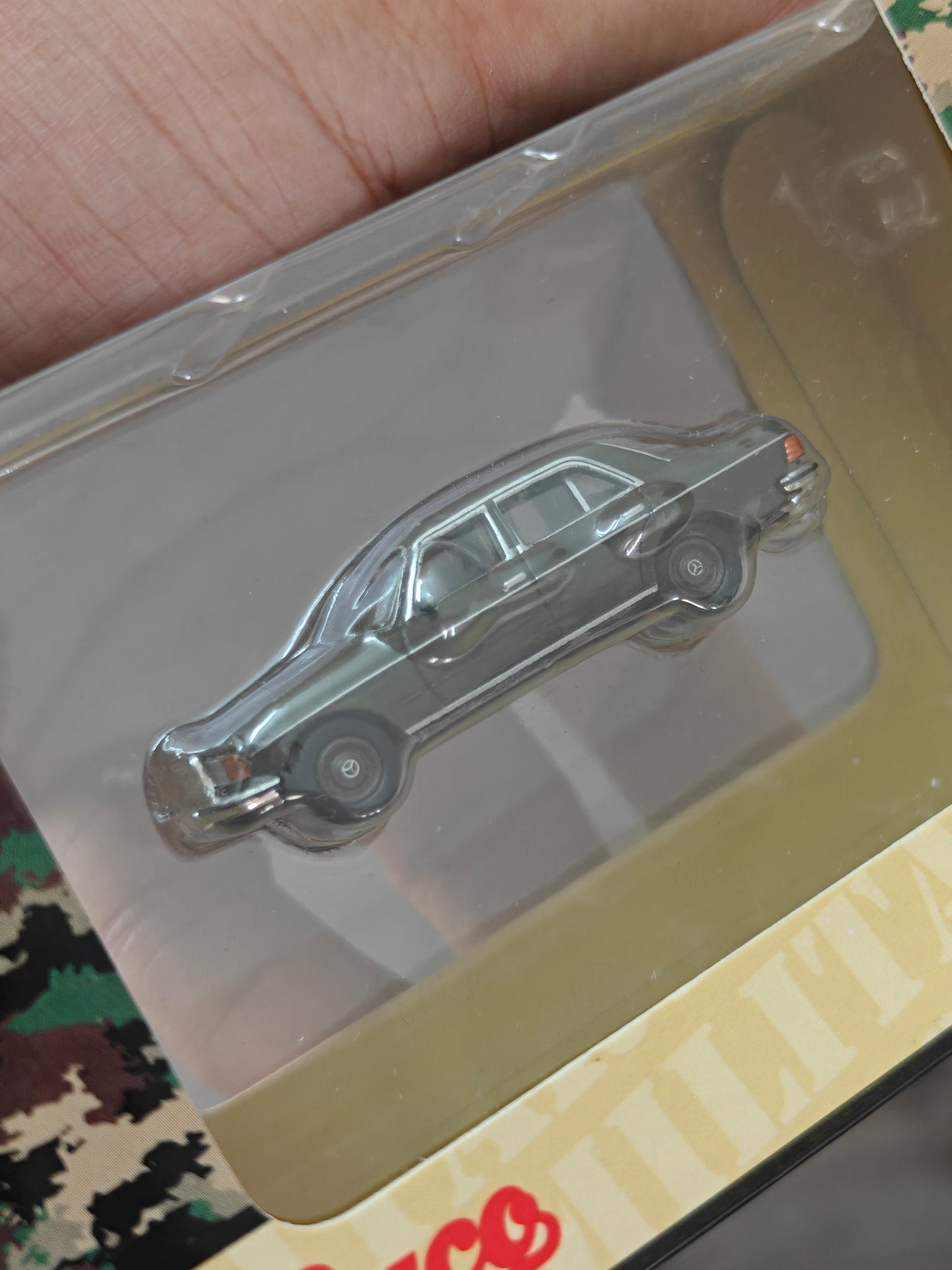 Schuco Mercedes-Benz W123 Military Green Edition