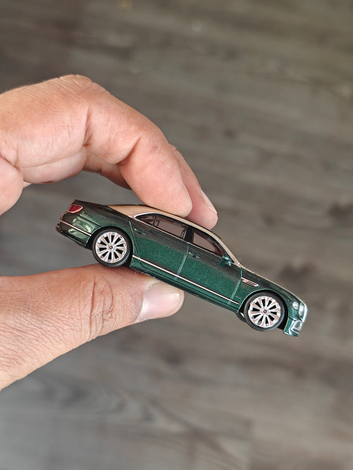 Mini GT Bentley Flying Spur - White Sand Verdant (Open Box)