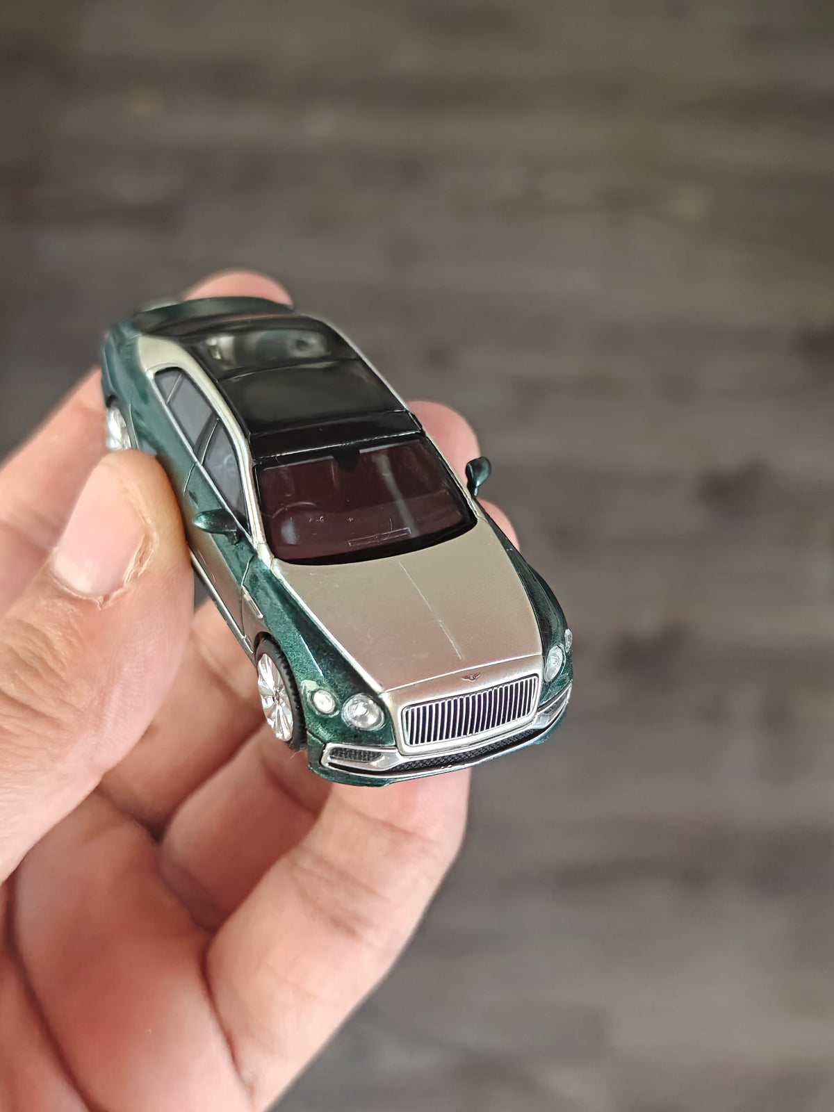 Mini GT Bentley Flying Spur - White Sand Verdant (Open Box)