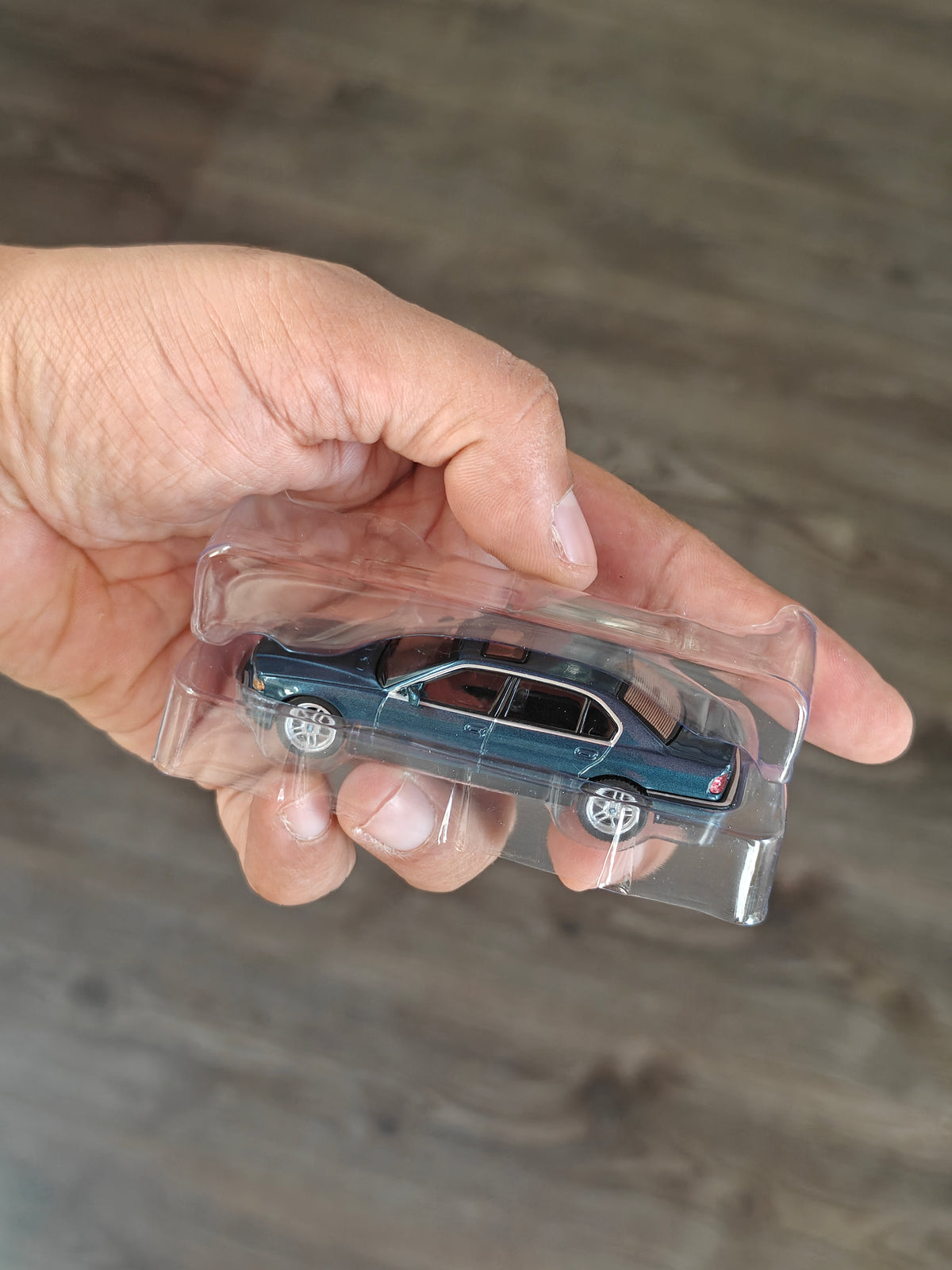 Mini GT BMW 750i L - Sorento Blue Metallic (Open Box)