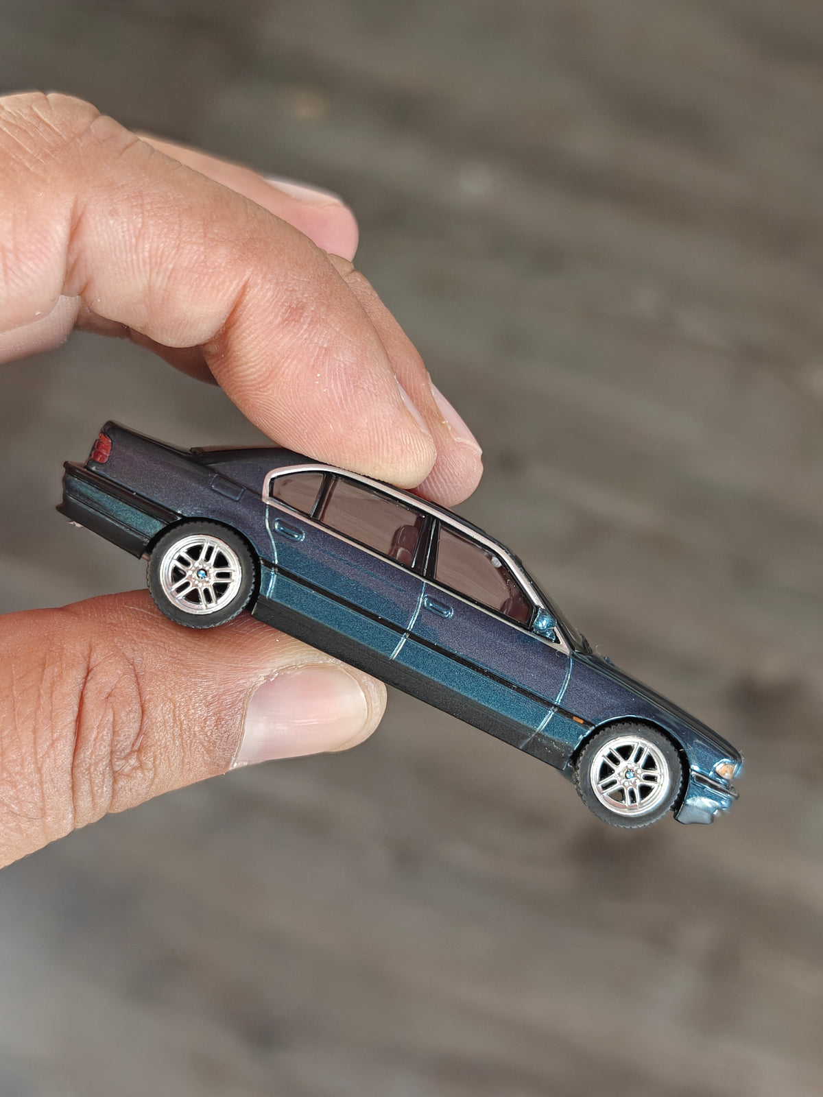 Mini GT BMW 750i L - Sorento Blue Metallic (Open Box)
