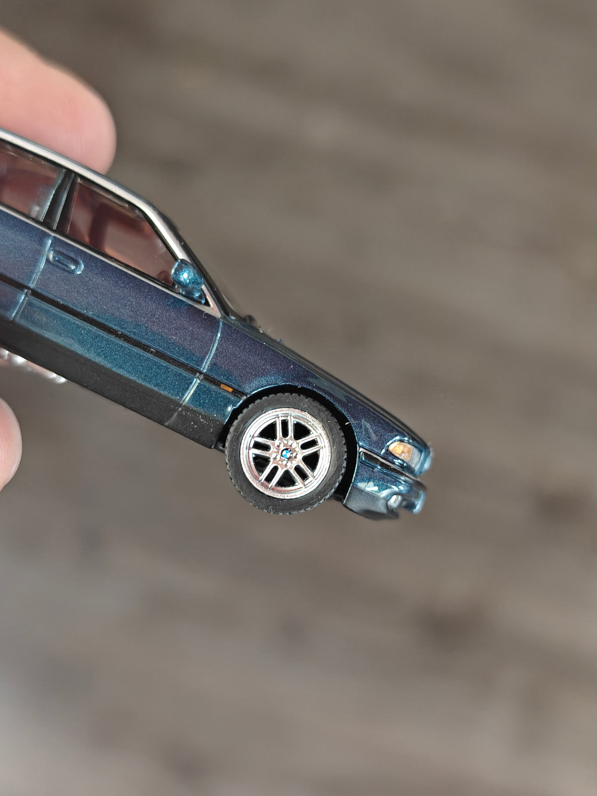 Mini GT BMW 750i L - Sorento Blue Metallic (Open Box)