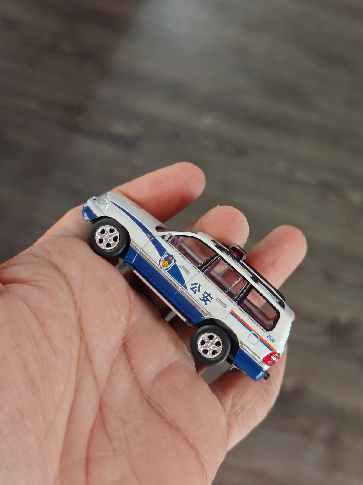 XCar Toys Toyota Land Cruiser Police - J100 Series (Open Box)