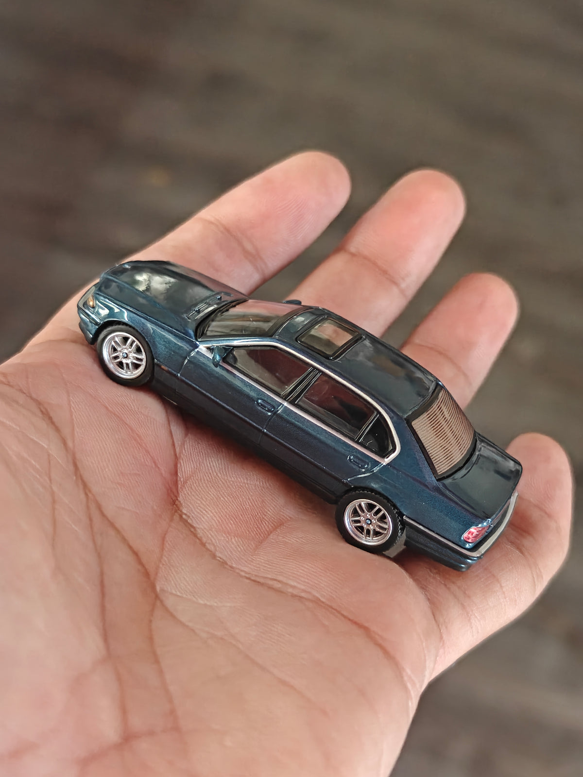 Mini GT BMW 750i L - Sorento Blue Metallic (Open Box)
