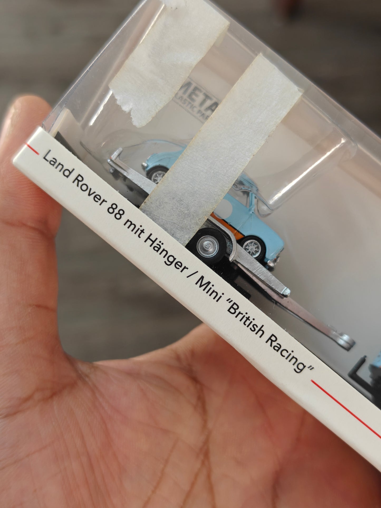 Schuco Land Rover 88 Mit Hanger + British Racing Mini Cooper (Gulf Oil)