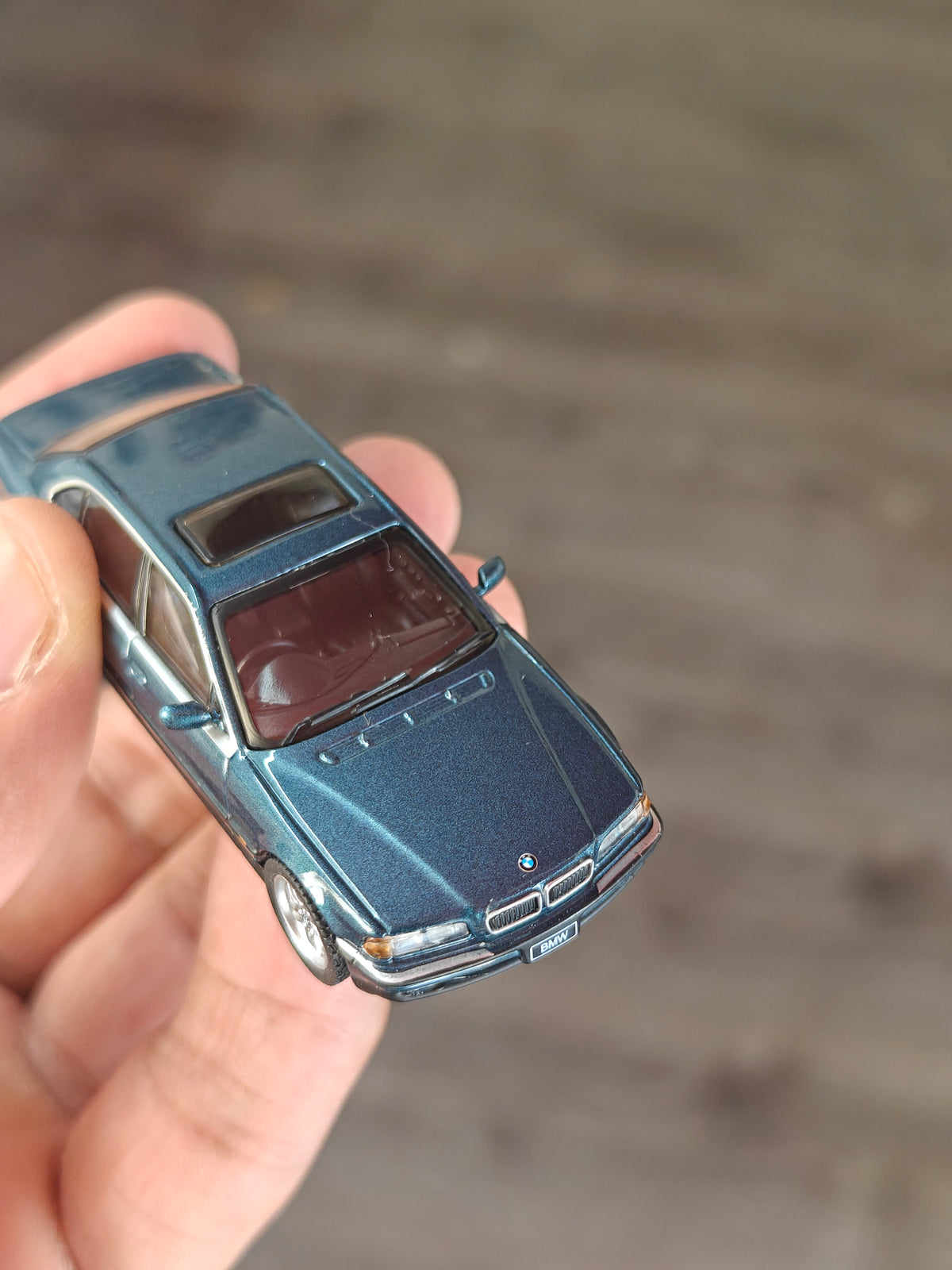 Mini GT BMW 750i L - Sorento Blue Metallic (Open Box)