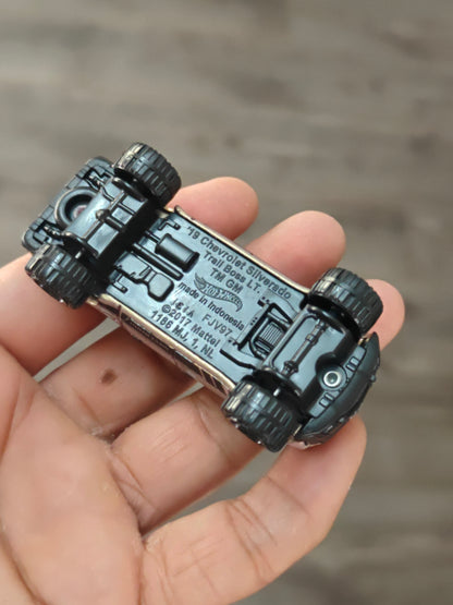 Silver Series Hot Wheels 2019 Chevrolet Silverado Trail Boss LT (Uncarded)