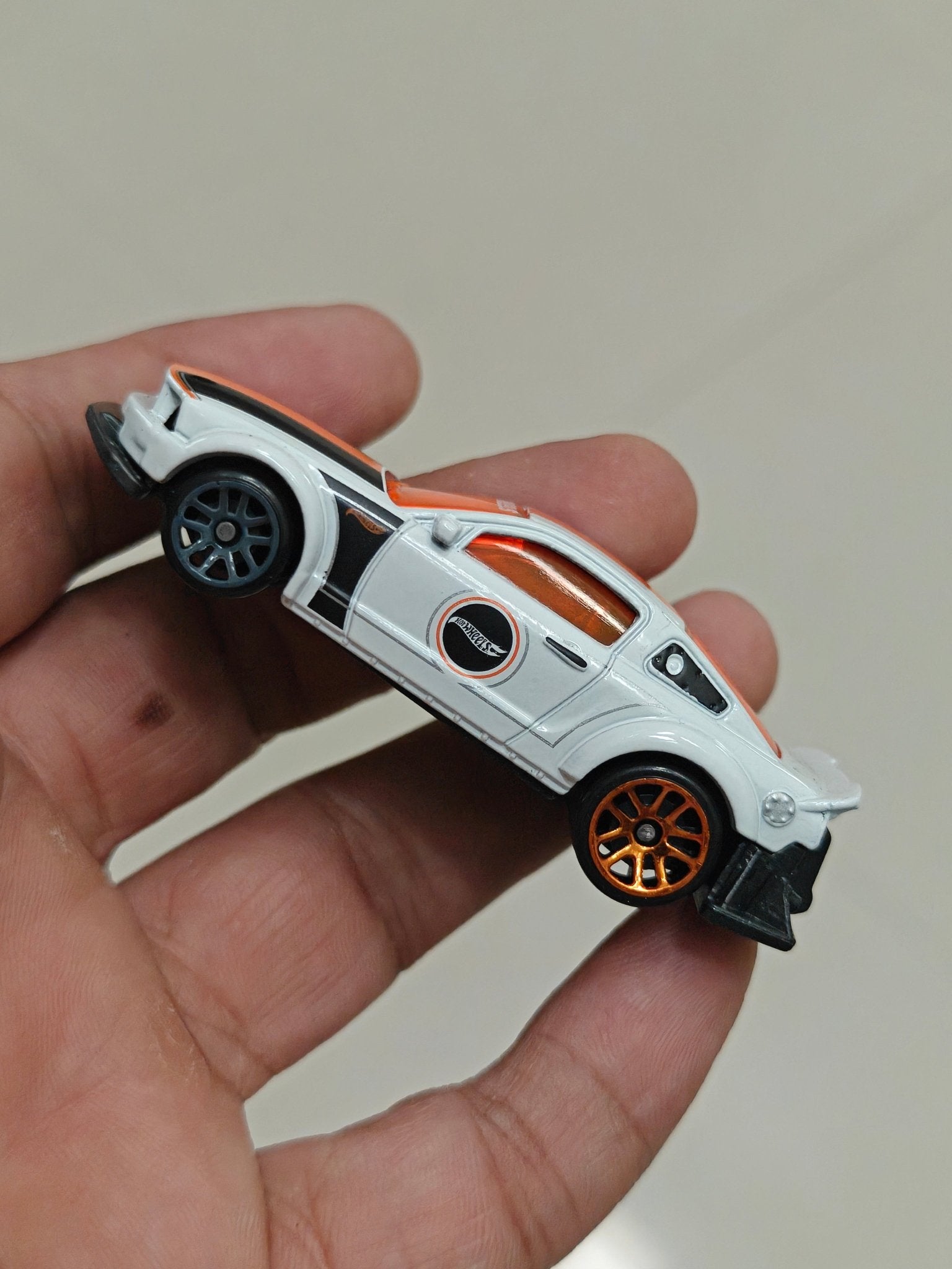 Silver Series Hot Wheels 2005 Ford Mustang - White (Uncarded - New) - Kinder Logs