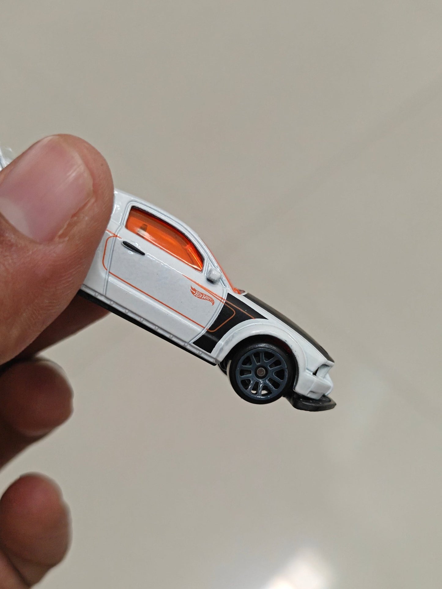 Silver Series Hot Wheels 2005 Ford Mustang - White (Uncarded - New) - Kinder Logs