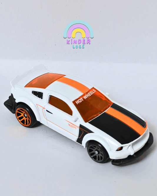 Silver Series Hot Wheels 2005 Ford Mustang - White (Uncarded - New) - Kinder Logs
