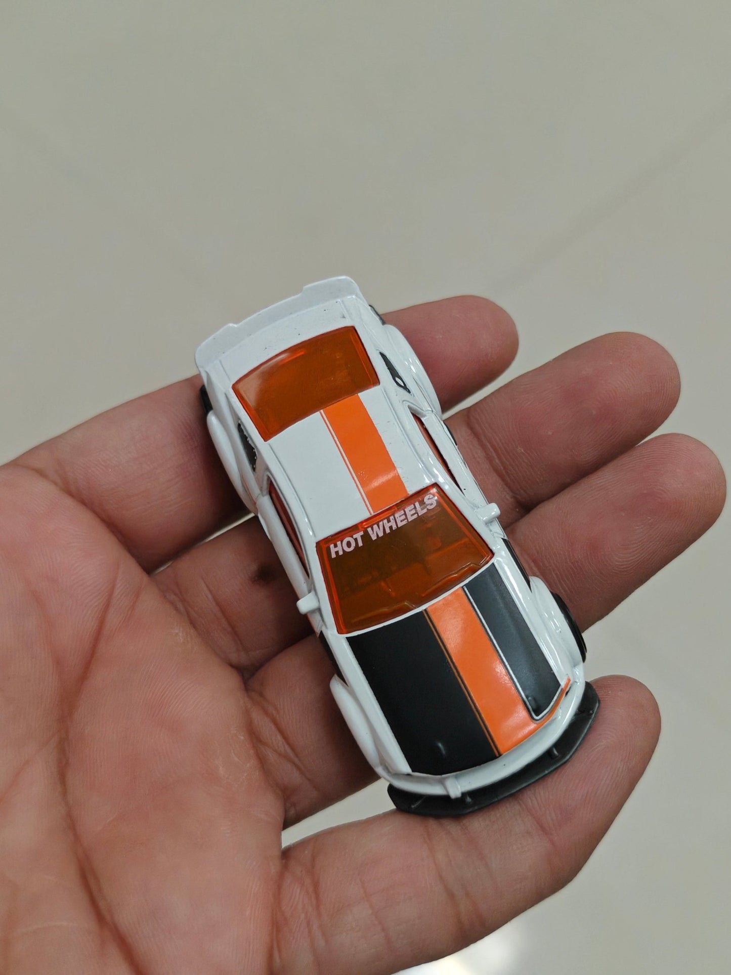 Silver Series Hot Wheels 2005 Ford Mustang - White (Uncarded - New) - Kinder Logs