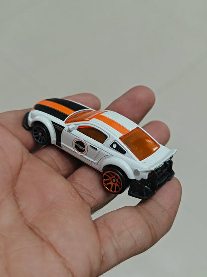 Silver Series Hot Wheels 2005 Ford Mustang - White (Uncarded - New) - Kinder Logs