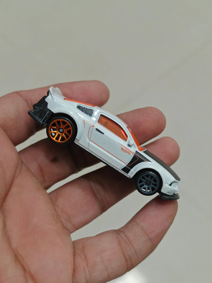 Silver Series Hot Wheels 2005 Ford Mustang - White (Uncarded - New) - Kinder Logs