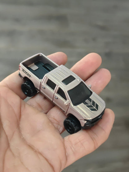 Silver Series Hot Wheels 2019 Chevrolet Silverado Trail Boss LT (Uncarded) - Kinder Logs