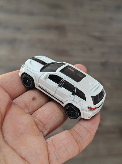 Silver Series Hot Wheels 2019 Jeep Grand Cherokee Trackhawk (Uncarded) - Kinder Logs