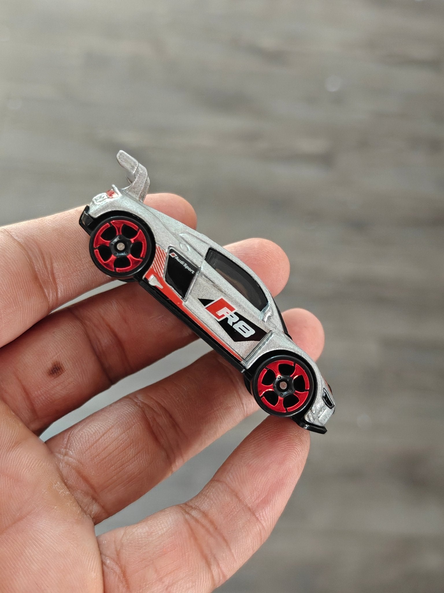 Silver Series Hot Wheels Audi R8 LMS (Uncarded - New) - Kinder Logs