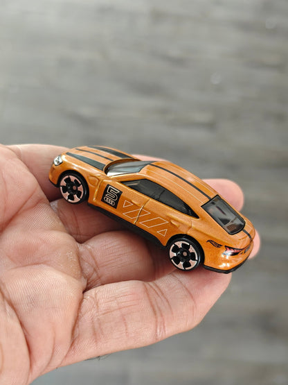 Silver Series Hot Wheels Audi RS e-Tron GT (Uncarded - New) - Kinder Logs