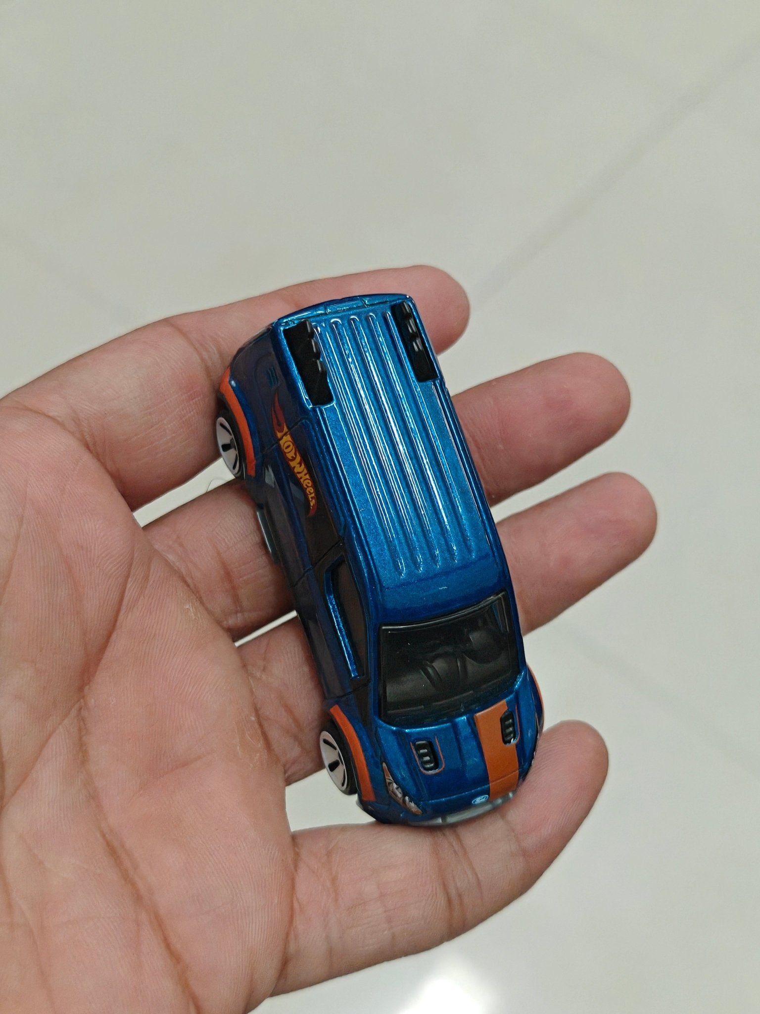 Silver Series Hot Wheels Ford Transit Connect (Uncarded - New) - Kinder Logs