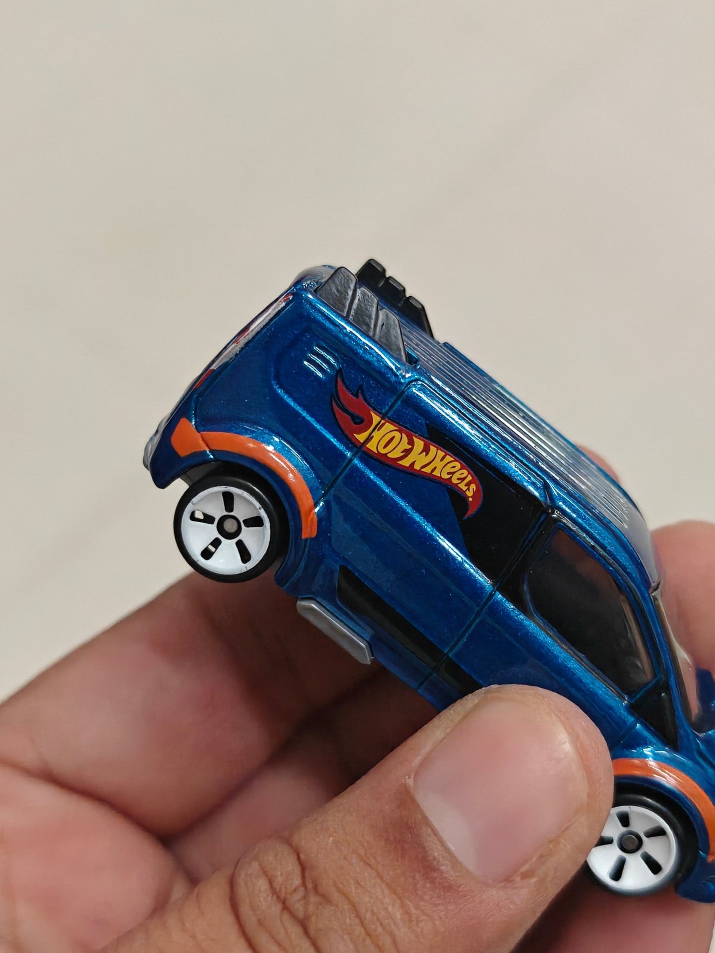 Silver Series Hot Wheels Ford Transit Connect (Uncarded - New) - Kinder Logs