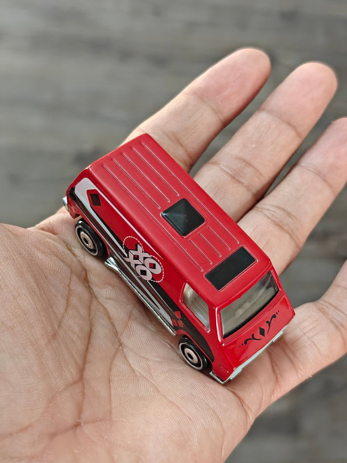 Silver Series Hot Wheels 'Harley Quinn' 1970s Van - Kinder Logs