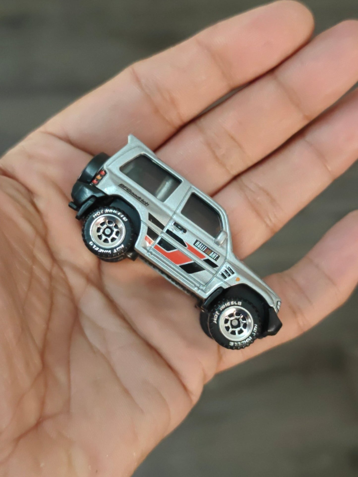 Silver Series Hot Wheels Mitsubishi Pajero Evolution - Silver (Uncarded - New) - Kinder Logs