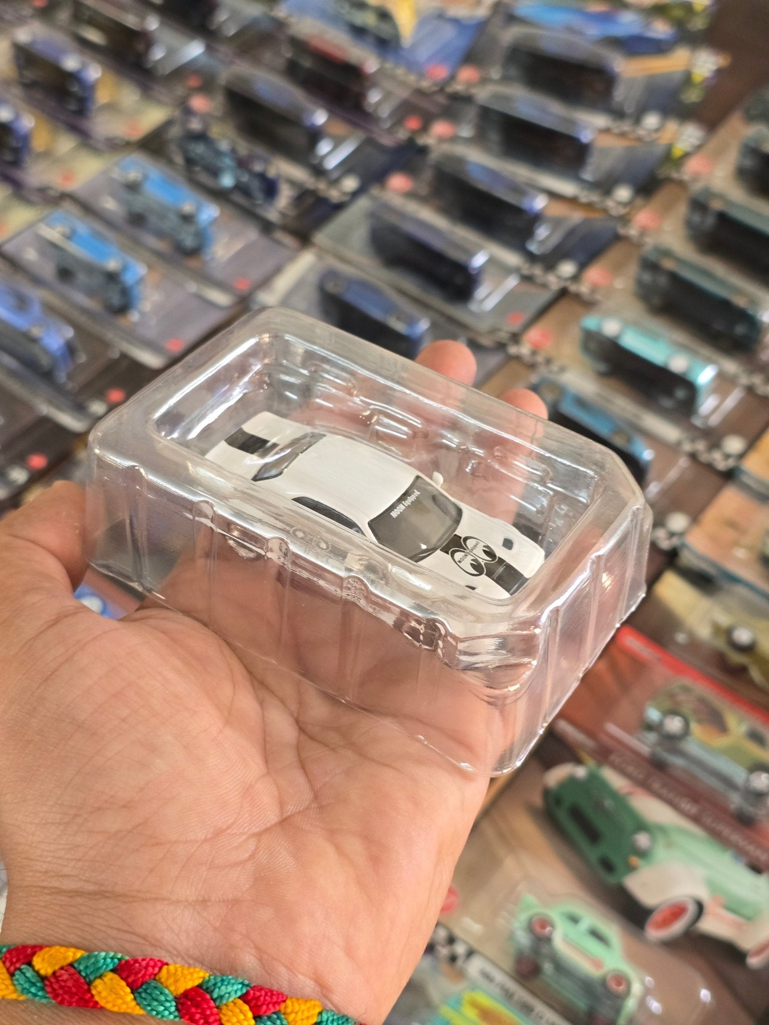 Tarmac Works Dodge Challenger SRT Hellcat Liberty Walk Moon Eyes Edition - Kinder Logs