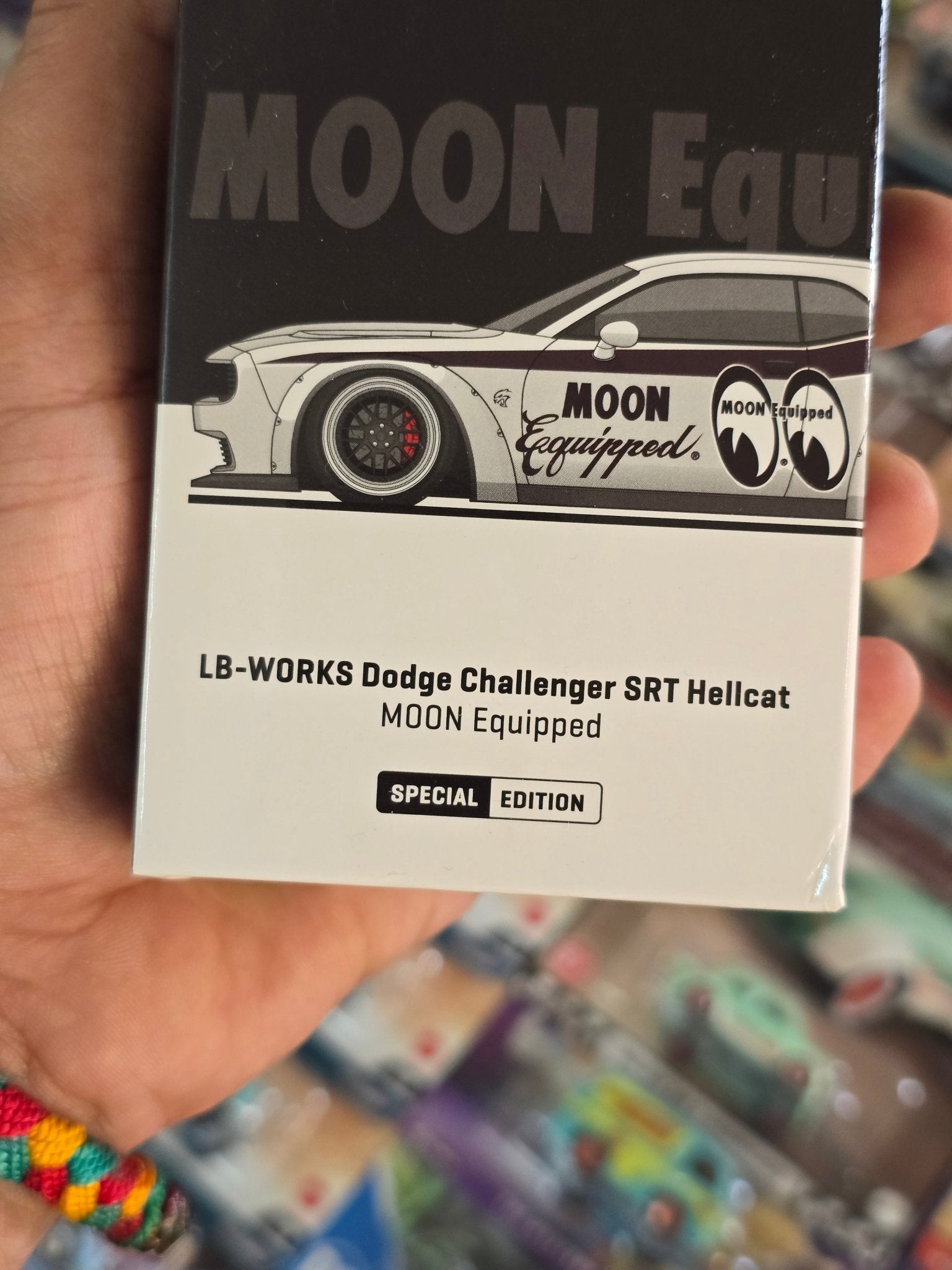 Tarmac Works Dodge Challenger SRT Hellcat Liberty Walk Moon Eyes Edition - Kinder Logs