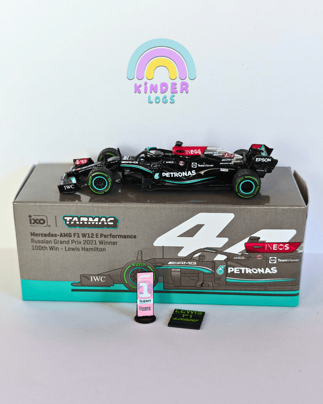 Tarmac Works IXO Mercedes-AMG F1 W12 E Performance - 100th Win Lewis Hamilton (Open Box) - Kinder Logs