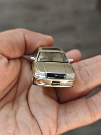 Tarmac Works Lexus LS400 UCF10 (Open Box) - Kinder Logs