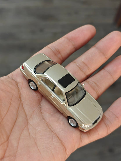 Tarmac Works Lexus LS400 UCF10 (Open Box) - Kinder Logs