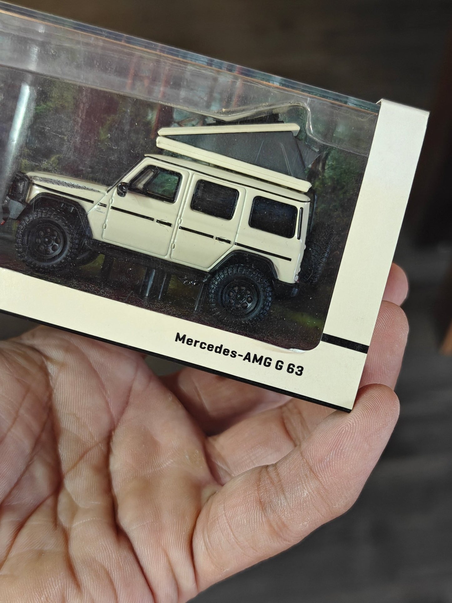 Tarmac Works Mercedes - AMG G63 SUV (Cracked Acrylic Case) - Kinder Logs