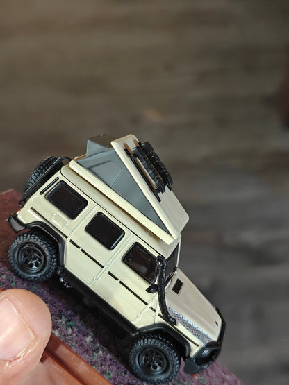 Tarmac Works Mercedes - AMG G63 SUV (Cracked Acrylic Case) - Kinder Logs