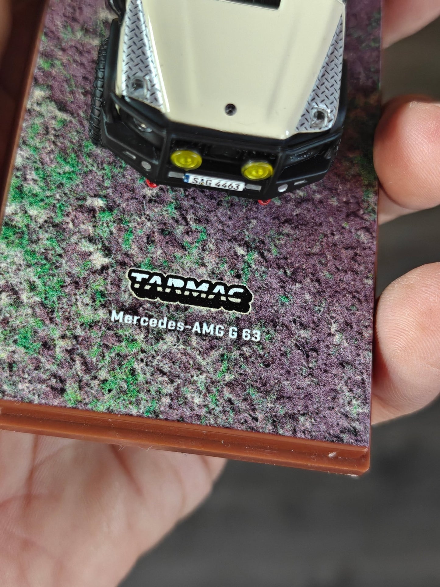 Tarmac Works Mercedes - AMG G63 SUV (Cracked Acrylic Case) - Kinder Logs