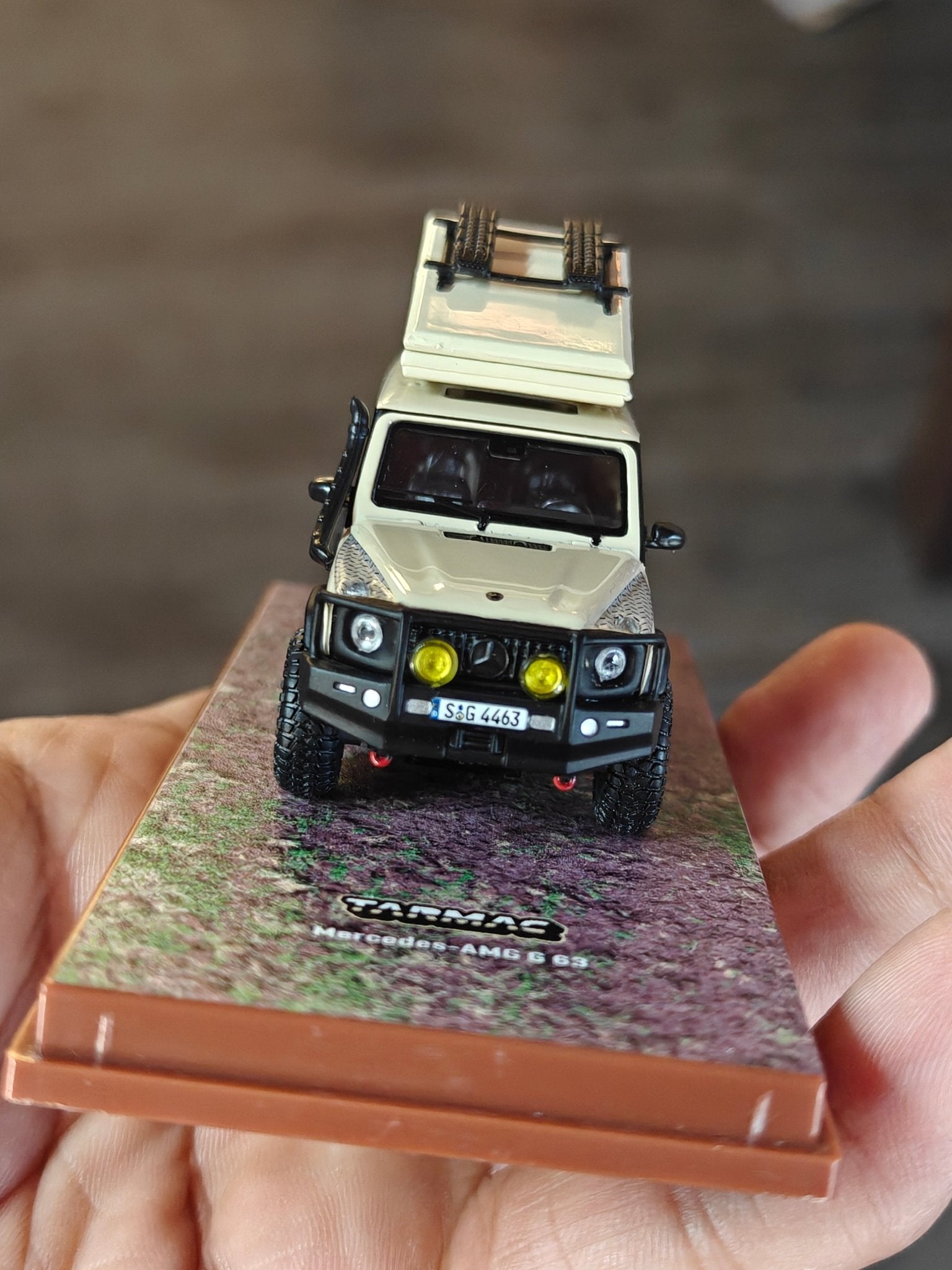 Tarmac Works Mercedes - AMG G63 SUV (Cracked Acrylic Case) - Kinder Logs