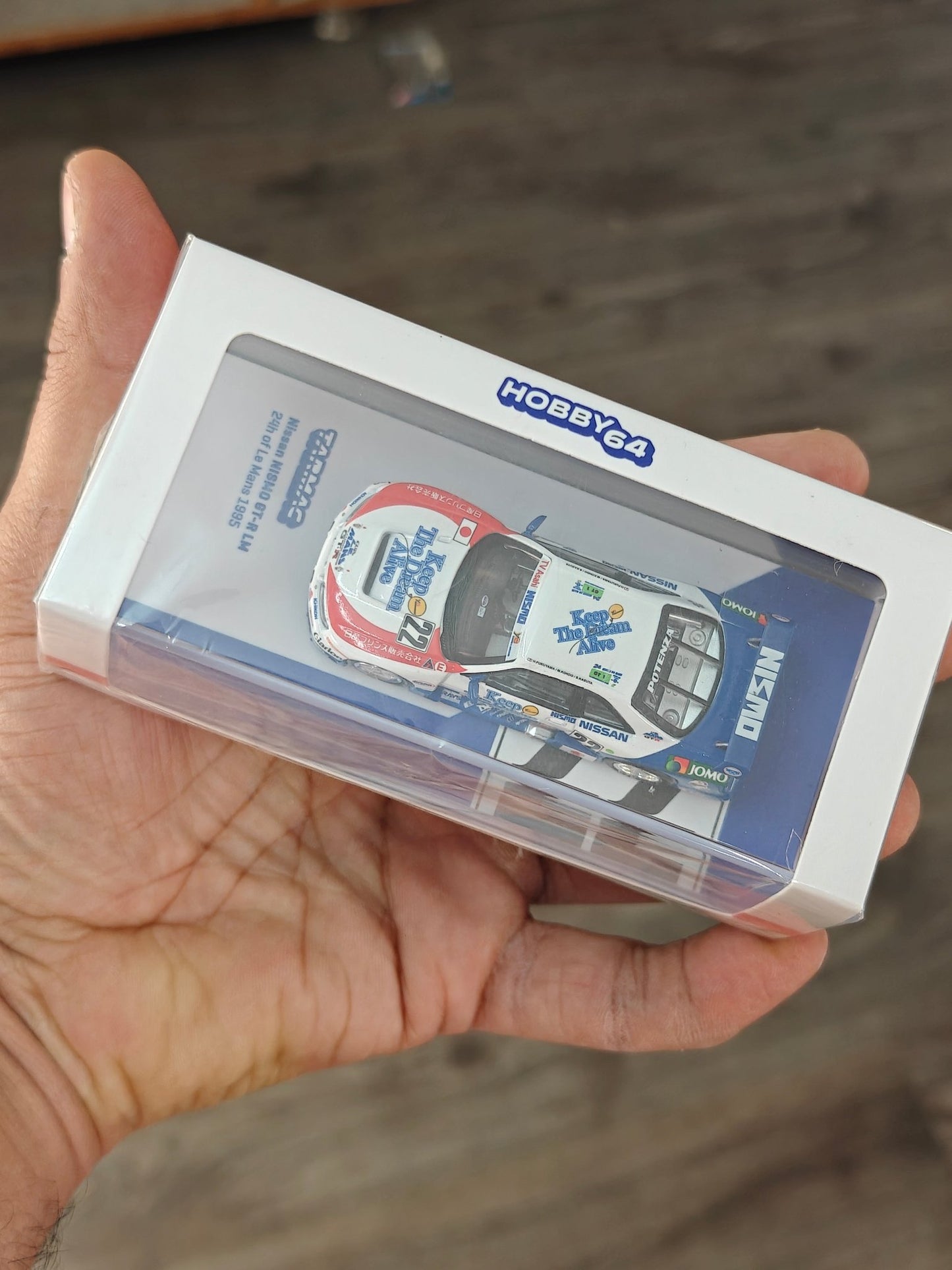 Tarmac Works Nissan NISMO GT - R LM - 24h of Le Mans 1995 (Sealed Box) - Kinder Logs