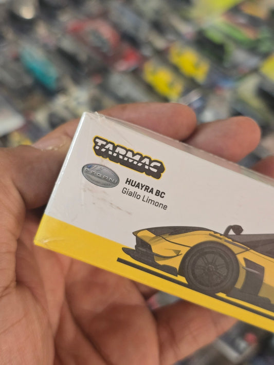 Tarmac Works Pagani Huayra BC Giallo Limone - Kinder Logs