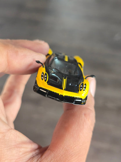 Tarmac Works Pagani Huayra BC Giallo Limone (Open Box) - Kinder Logs