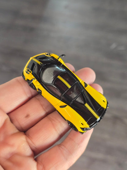 Tarmac Works Pagani Huayra BC Giallo Limone (Open Box) - Kinder Logs