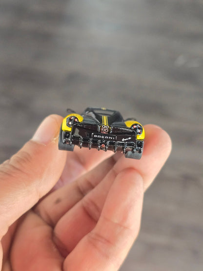 Tarmac Works Pagani Huayra BC Giallo Limone (Open Box) - Kinder Logs